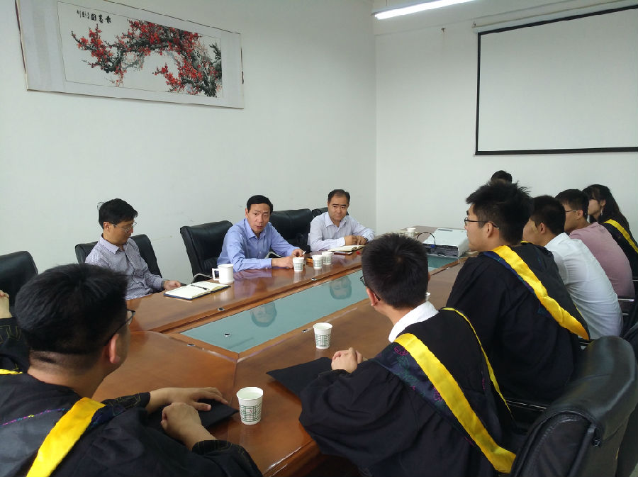 座谈会.jpg